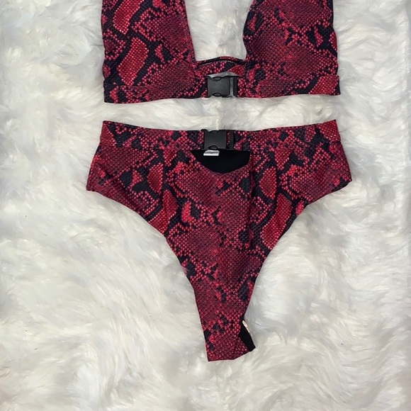 Super sexy red snakeskin bikini - Picture 3 of 7